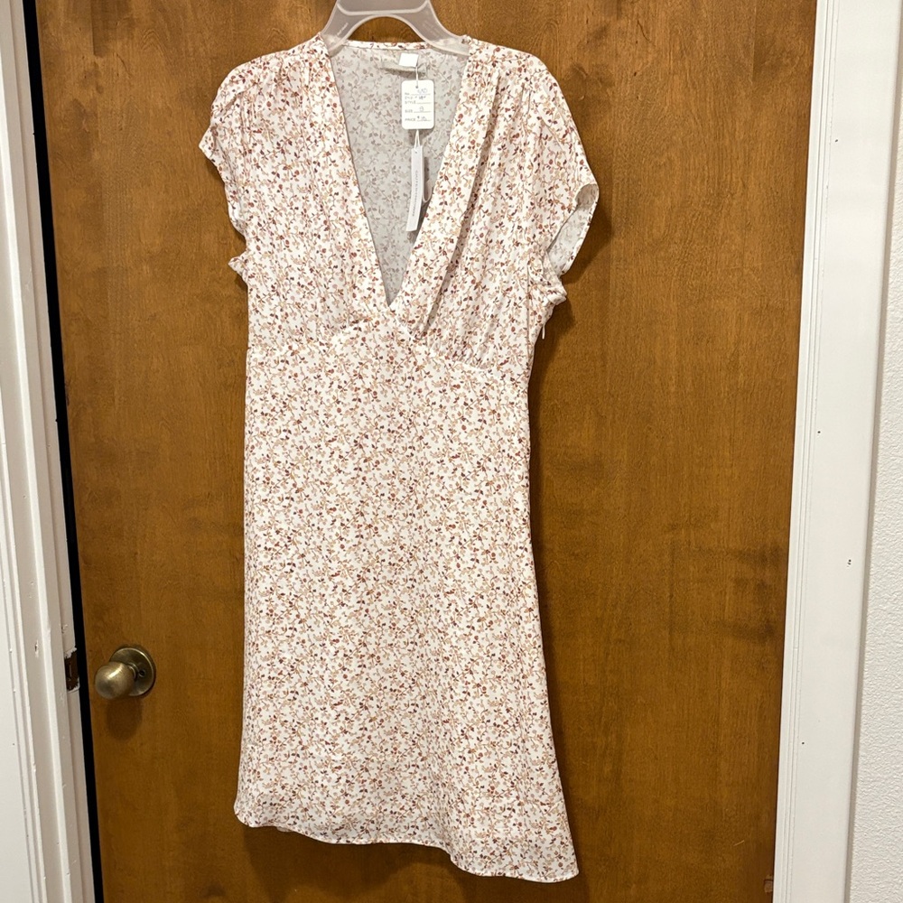 580. Outerknown Floral V-Neck Women’s Dress in Light Pink
